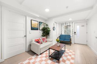 2BR Downtown Vancouver Suite Perfect City Base - 6