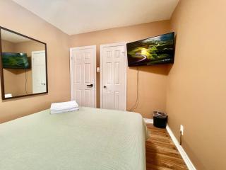 Renovated Rooms 10-min to Finch Subway Near Yonge St - 9