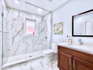 Renovated Rooms 10-min to Finch Subway Near Yonge St - 5