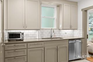 Travis Heights Gem 3BR2BA Stay w K Suites Mins to Zilker by Austin Vacay - 1