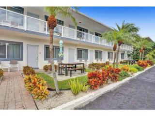 Bright Coastal 2BR Apartment Apt10 - 9
