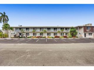 Comfortable Apartment 2BR Walk to Beach Apt1 - 9