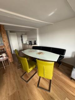 Für Gruppen und Familien -2 Wohnungen mit 5 Schlafzimmern, 2 Bädern, großem Wohnzimmer, Parkplätzen - 9