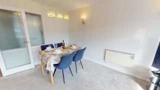 2 Bed Apartment in Reading - Sleeps 4 - 3
