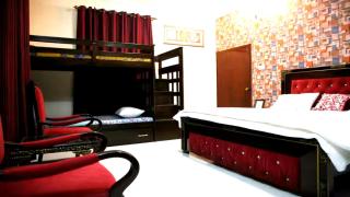 Spacious 3 Bedroom Stay DHA Lahore - 4