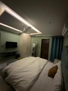 Al Syed Majestic Stays, Luxury Family Apartments in Bahria Town, Lahore - 3