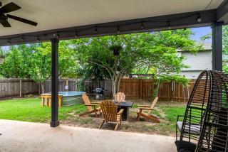 Botanist Retreat Pet-Friendly Austin Home Yard - 8