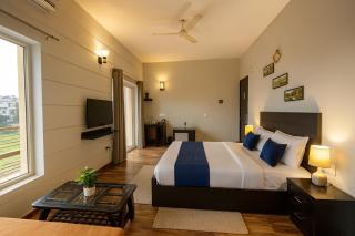 The sapphire premium apartment # Prime Location # Luxury rooms #Near Prem Mandir # Restaurant # Lift # Big Private Parking # Lawn # - 9