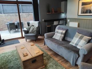 1-Bed Apartment - Sleeps 2 & Private Parking - 8