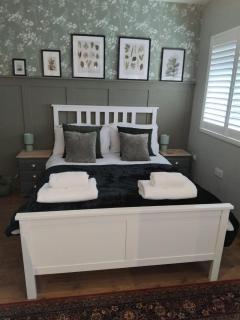 1-Bed Apartment - Sleeps 2 & Private Parking - 5