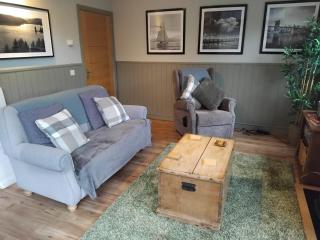 1-Bed Apartment - Sleeps 2 & Private Parking - 4