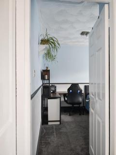 Private room with own private bathroom and shower - 9