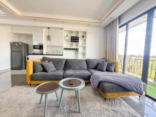 Elegant 2BR Residence, Balcony, Gym & Secure Living - 4