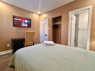 Upgraded Rooms with Bath 7-min to Subway Near Downsview Rogers Stadium - 9