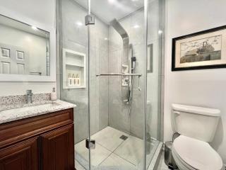 Upgraded Rooms with Bath 7-min to Subway Near Downsview Rogers Stadium - 7