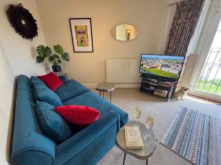 Stylish & Very Central Apartment with Free Parking - 0