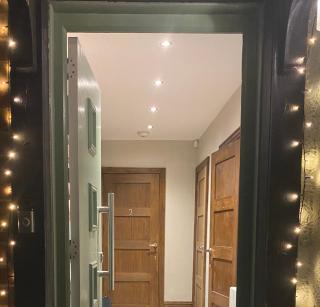 The Singles Motel - 6