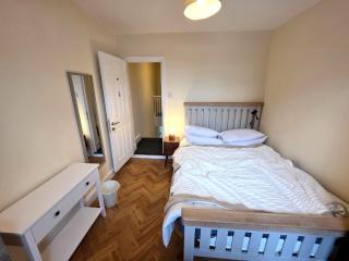 Spacious 5BDR Home in Walthamstow Village - 5