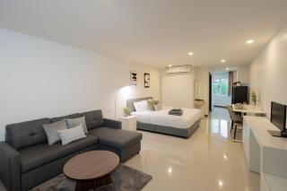Elegant Modern White Suite - 0