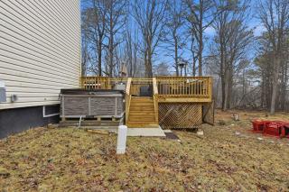 Cozy Chalet with Hot Tub and Pool - 4