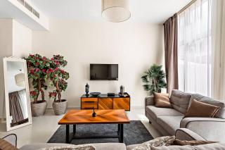 Stylish Townhouse in Pacifica with Maids Room - 0