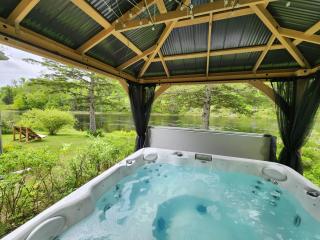 Chalet en Bois Rond au bord de l'eau - spa privé & billard - Mauricie, Portneuf - Québec - 9