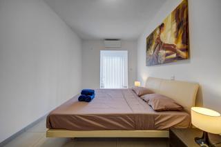Saint Julians Spacious Apartment - 8