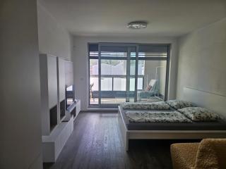 Centre Design Suite O2 Arena - Parking - large glass balcony - big TV - Coffee, 24-7 Self Check-inCentre Design Suite O2 Arena - Parking - large glass balcony - big TV - Coffee, 24-7 Self Check-in - 2