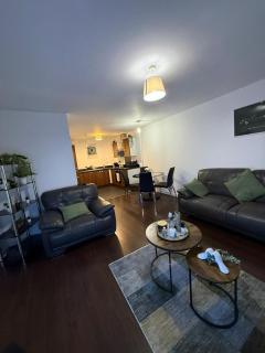 Modern Comfort Stylish City Stay - 2