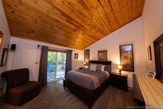 Cozy Mt Hood Adventures home with hot tub - 2