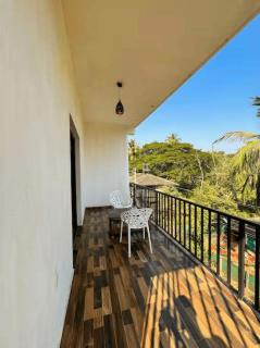 5BR on 2nd floor of villa with shared pool - 1