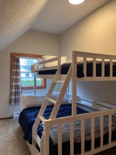 2BR Village Apt with Parking Walk to Everything - 4