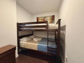 10 Beds Townhouse recently renovated - 8