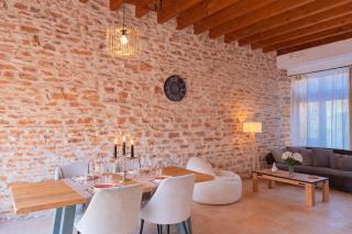 La Maison Rosie, Charme bourguignon, vue château, terrasse - 2