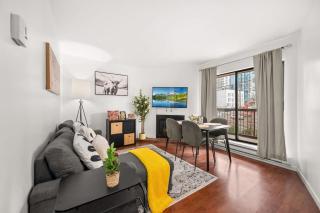 Downtown 3BR Oasis with Balcony & King Ensuite - 0