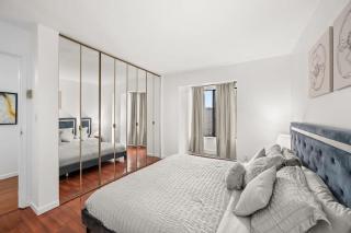 Downtown 3BR Oasis with Balcony & King Ensuite - 6