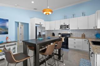 Turtle Tracks - 1 Block to Beach! Pool by Anna Maria Life Vacation Rentals - 1