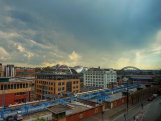 Modern 3 Bedroom Quayside Apartment RIVER VIEWS - Sleeps 6 Free Parking - 0