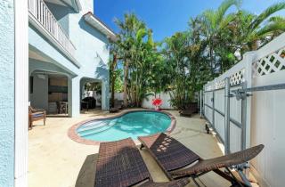 Flip Flop Inn - Dog Friendly, Pool, 1 Block to Beach - 9