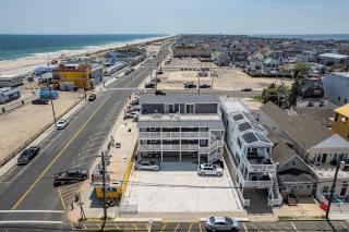 Luxury oceanfront condo - block from the boardwalk - 0