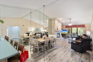 Lakefront Condo Near the State Park - 2