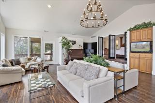 The Linn Creek Lodge Family Home with Private Dock - 4