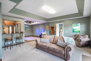 Sleeps 26 lakefront w/ private dock & dance floor! - 3