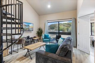 Lakefront Condo Indoor pool, sauna, & pickle ball! - 6