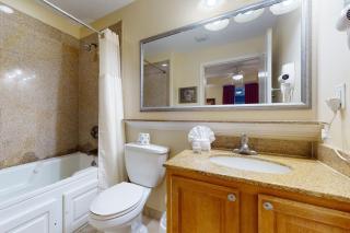 Cozy lakefront condo with lake view, W/D, AC, kitchen, pool, hot tub & gym - 9