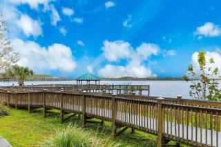 Cozy lakefront condo with lake view, W/D, AC, kitchen, pool, hot tub & gym - 7