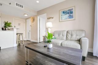 Modern & bright condo with a balcony and AC - pool, hot tub, and tennis access - 3
