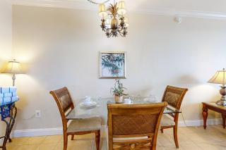 Lovely lakefront condo with lake view, kitchen, pool & hot tub near attractions - 5