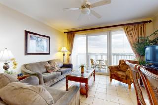 Lovely lakefront condo with pool, hot tub, AC & views near popular attractions - 8