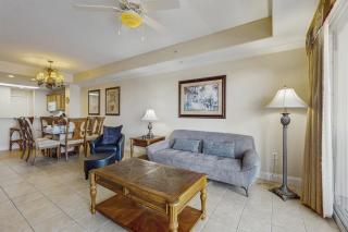 Lovely lakefront condo with lake view, kitchen, pool & hot tub near attractions - 8